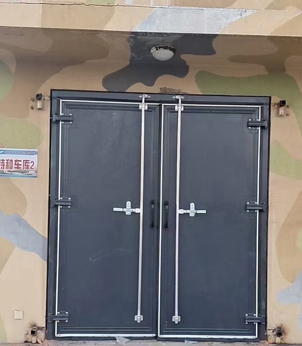 玛多工业平开门