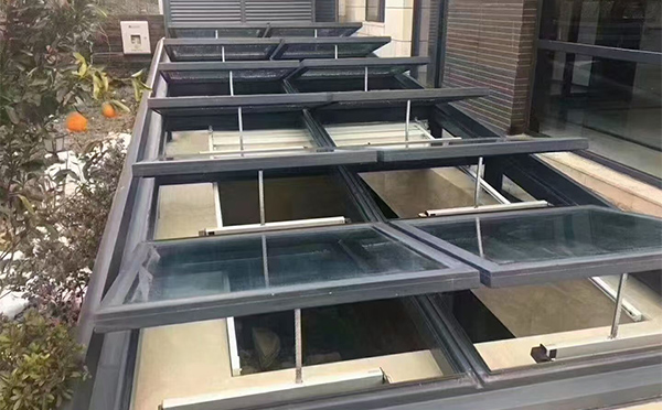 某轨道交通车辆维修车间玛多排烟窗应用