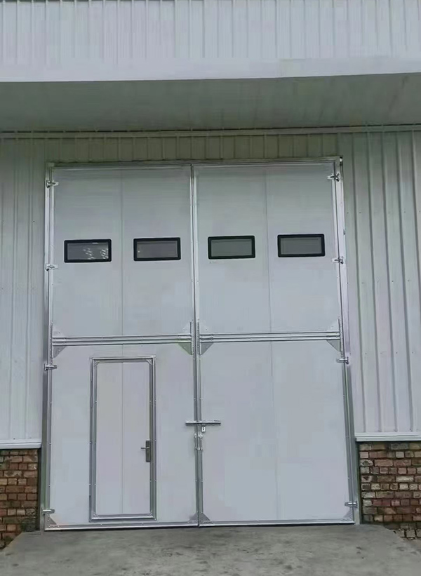 玛多工业门在设备装配车间出入口的实施记录