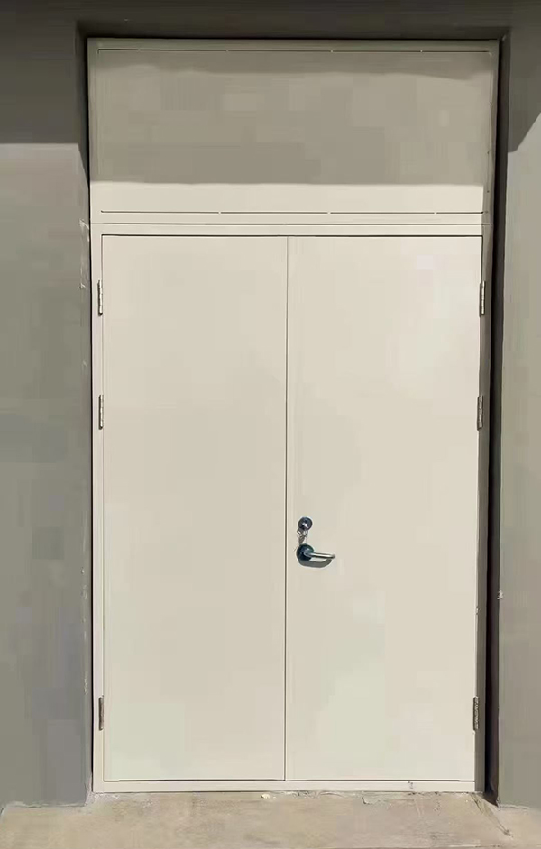 展览馆项目完成大跨度玛多防火门安装